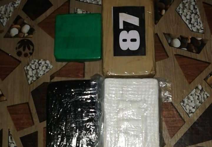 Tres detenidos con 4 paquetes de droga en Río Alejandro, Colón  [Video]