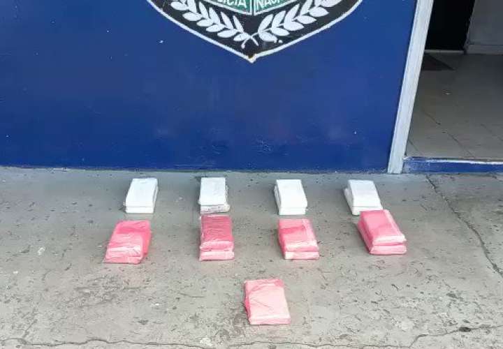 Descubren 17 paquetes de droga en un barco en Colón  [Video]