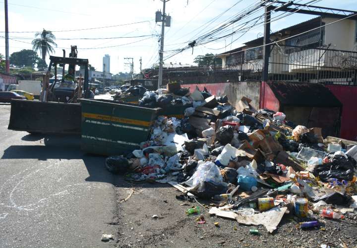 Puntos críticos de basura atiende la Autoridad de Aseo en Río Abajo
