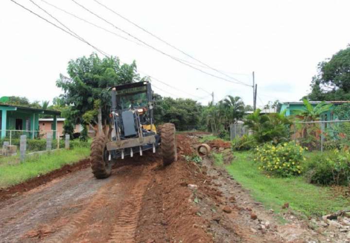 Moradores de Parita afectados por construcción de vías internas