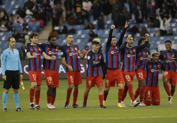 Los jugadores del FC Barcelona celebran la victoria tras los penaltis. /EFE