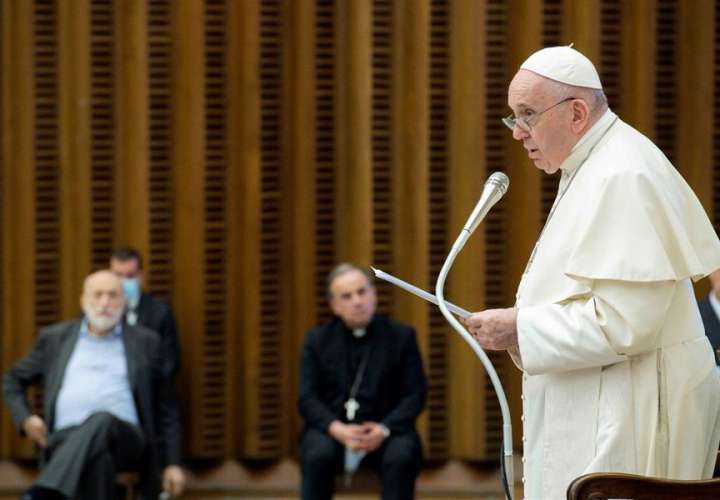 El papa Francisco criticó a la  sociedad "enferma de consumo"