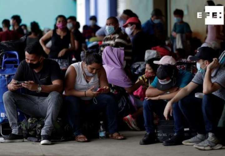 Desalojan de terminal a nicaragüenses que querían salir en caravana de Panamá