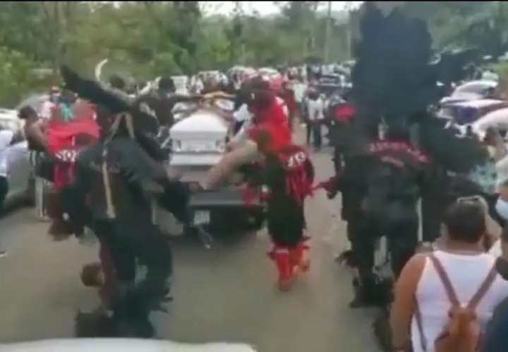Bomba, plena y diablos en sepelio en Bocas  [Videos]