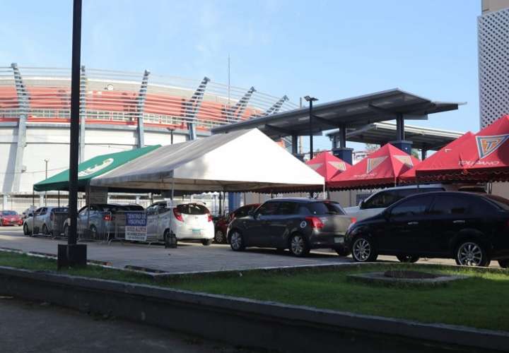 Vista general del centro de hisopados ubicado en el Estadio Emilio Royo.