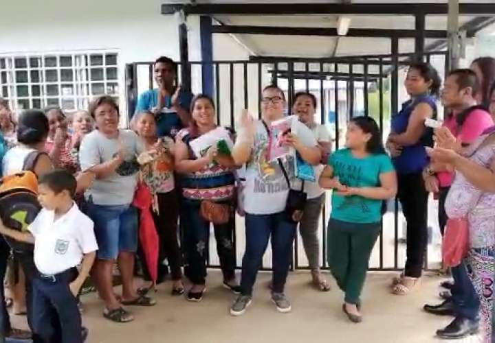 Padres de familia piden traslado de directora de escuela en Arraiján