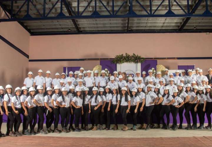 Futuros profesionales reciben sus cascos en Veraguas