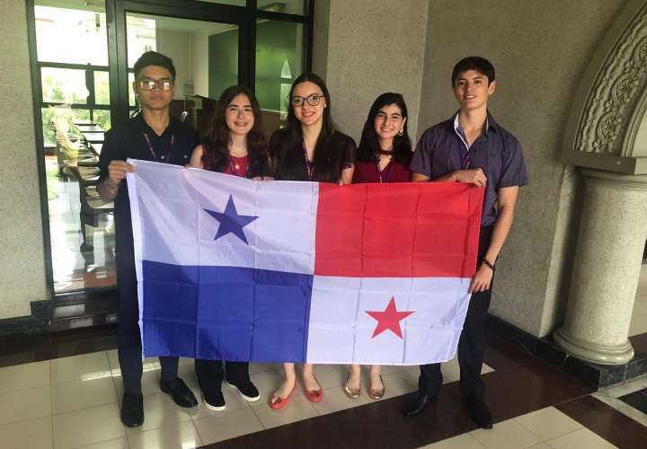 Estudiantes panameños pasan a III ronda en Campeonato Mundial de Debate Escolar 