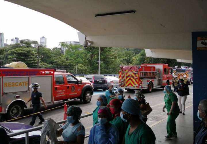 Evacúan edificio de Complejo Hospitalario por derrame de sustancia química 