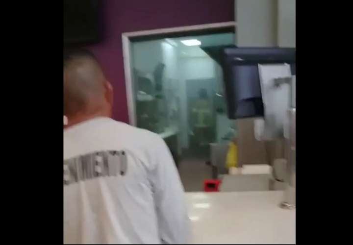 Westland Mall: Explosión en restaurante de comida rápida deja 2 heridos (Video)