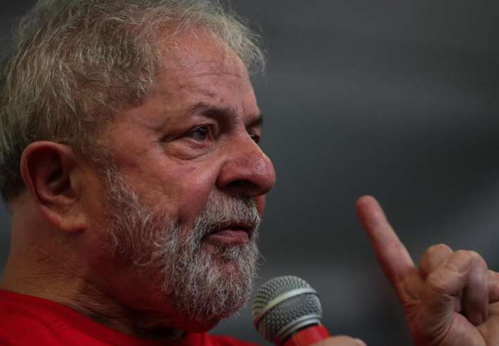 En la imagen un registro del expresidente brasileño Luiz Inácio Lula da Silva, quien permanece en prisión desde el pasado mes de abril, tras haber sido condenado a doce años por corrupción en un fallo de segunda instancia. EFE/Archivo