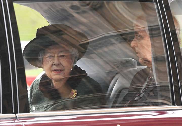 ¡Nada de enferma! Isabel II viaja a Escocia para asistir a un evento