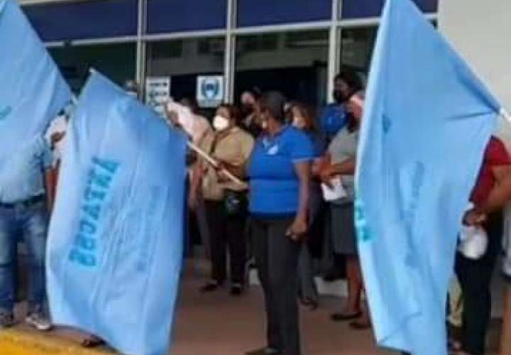 Se dañaron los elevadores, personal del hospital de Colón protesta