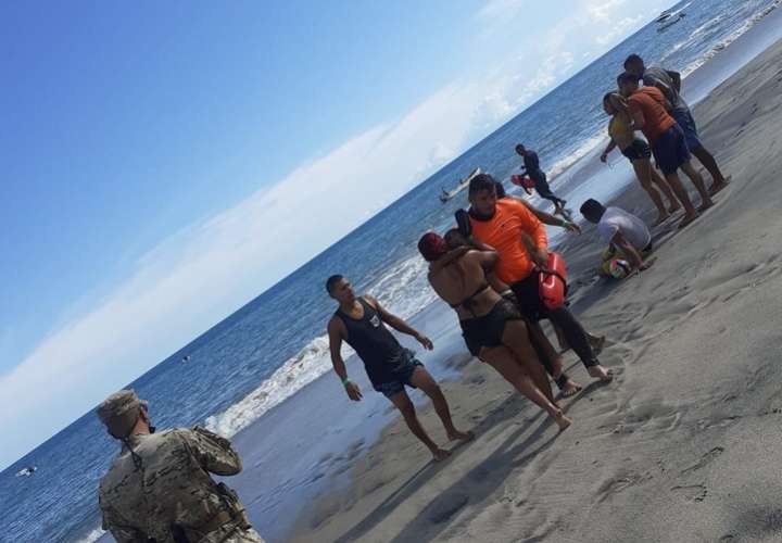 Rescatan a menor de 5 años en Playa Farallón tras ser arrastrado por una resaca