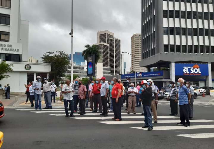 Miembros de Fecha entregan propuesta sobre aumento a jubilados y pensionados