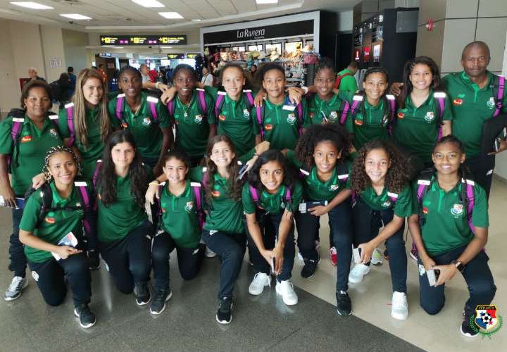 Selección Nacional Femenina Sub-15 de Panamá en el aeropuerto de Tocumen. Foto: Fepafut