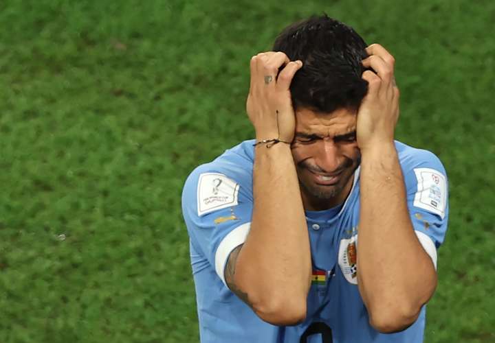 Luis Suárez llora tras la eliminación. /Foto: EFE