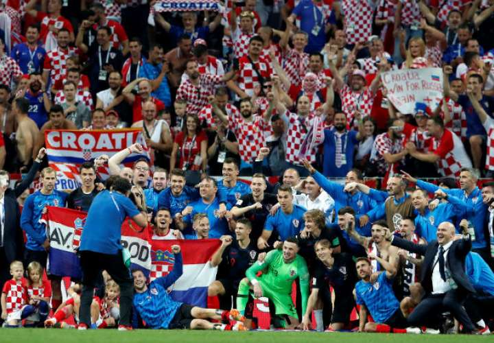 Jugadores croatas celebran la victoria tras el partido Croacia-Inglaterra. Foto:EFE