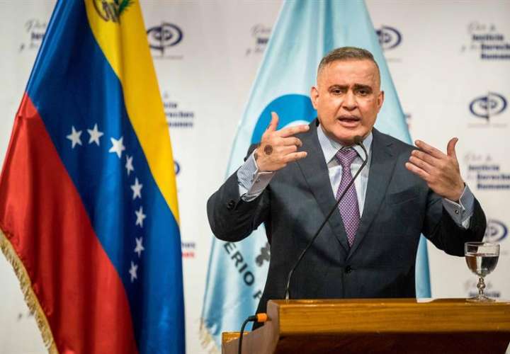 El fiscal general de Venezuela, Tarek Saab, ofrece declaraciones a la prensa hoy, martes 14 de agosto de 2018, en Caracas (Venezuela). EFE