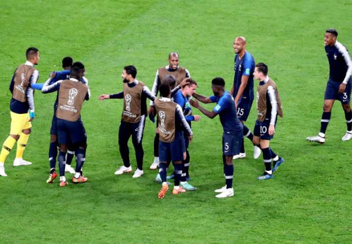 La selección de Francia debe enfrentarse a Croacia en la final. Foto:EFE