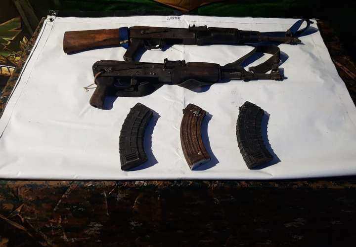 Incautan 232 paquetes de cocaína y fusiles Ak-47 en operación "Navaja"