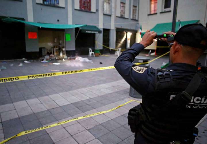 Investigan homicidio de cinco personas en turística plaza Garibaldi de México