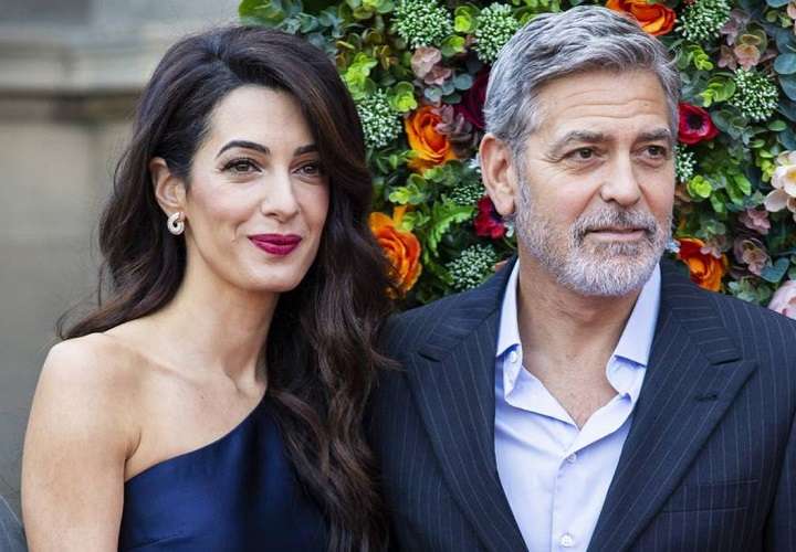 George Clooney acepta su vejez, pero aún le cumple a su mujer