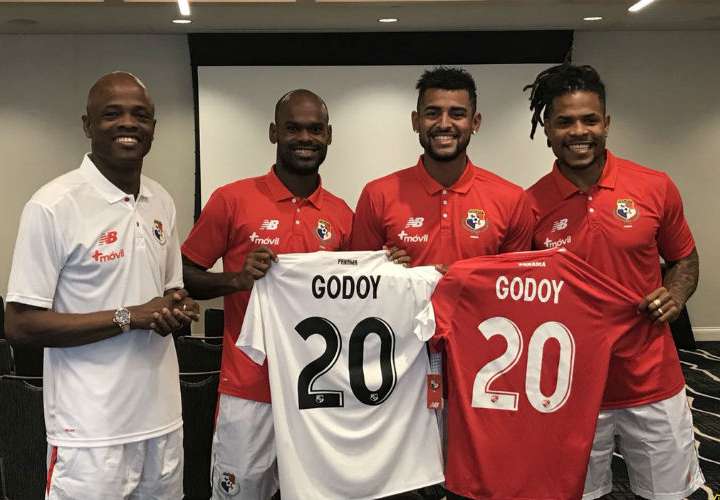 Aníbal Godoy se despidió de sus compañeros de la Selección Mayor de Fútbol
