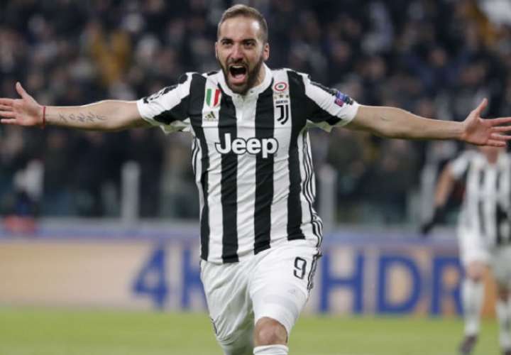 Gonzalo Higuaín en un partido con la Juventus./AP