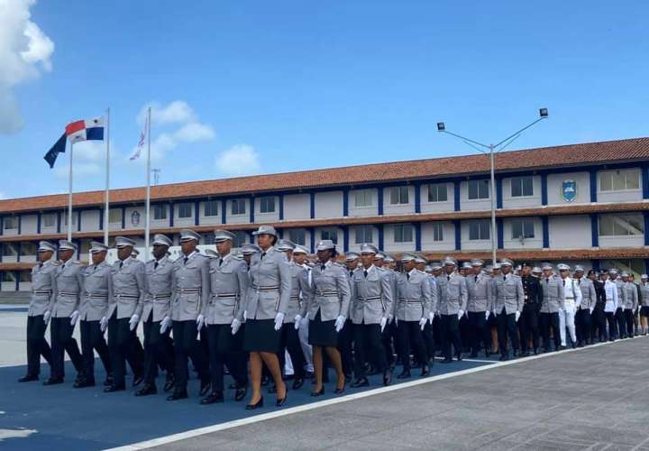 Gradúan 133 cadetes de la policía con rango de subteniente (Video)