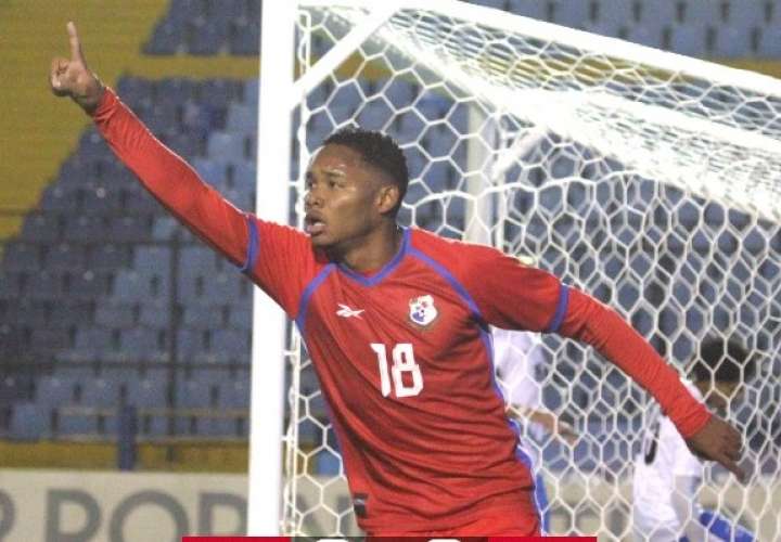 Héctor Ríos, quien ingresó en el segundo tiempo, anotó el primer gol de Panamá. Foto: Fepafut
