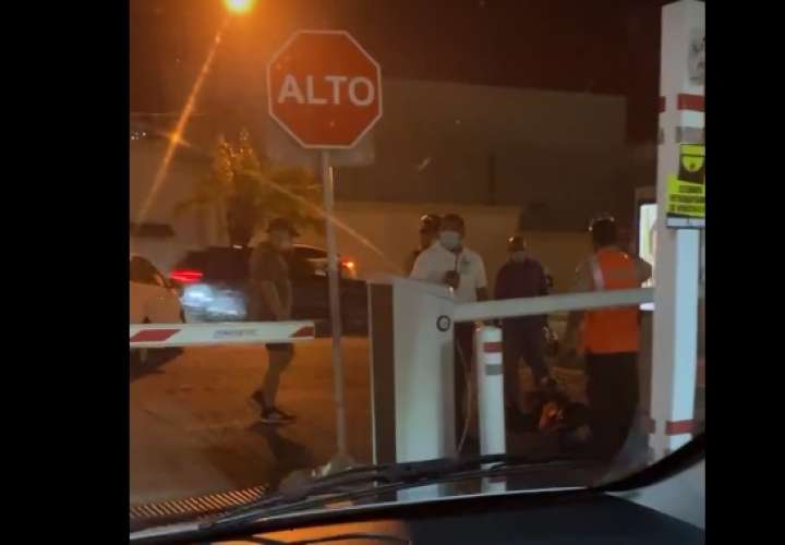 Roban joyería en Multi Plaza, hubo disparos y heridos