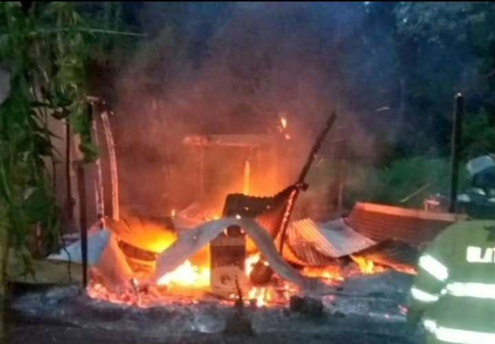 ¡Tragedia!  4 hermanitos mueren al incendiarse su casa en Colón