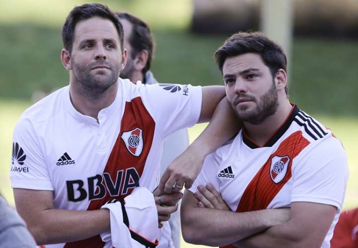 Los hinchas de River Plate se quedaron con las ganas de ver a su equipo jugar en el Estadio Monumental. /EFE