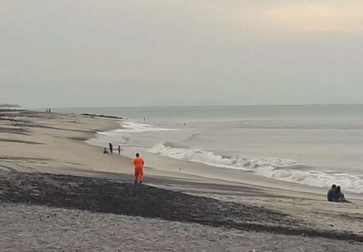 Reactivan labores de búsqueda de joven desaparecido en playa Serena