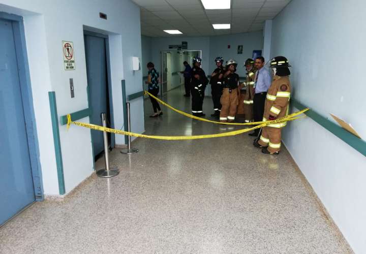 Tres heridos al caerse elevador de hospital 