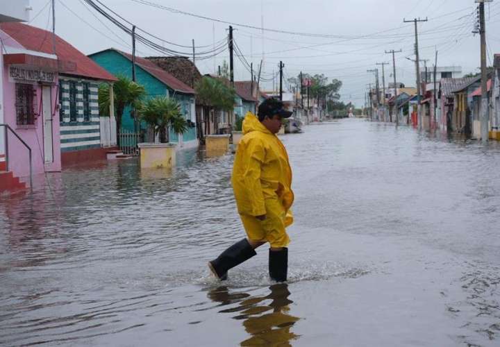 Huracán Delta golpeó Yucatán en categoría 2 y se fortalecerá camino a Luisiana