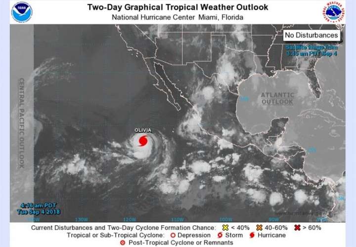 Imagen cedida hoy, martes 4 de septiembre de 2018, por el Centro Nacional de Huracanes (NHC) que muestra el actual emplazamiento del huracán Olivia en el Pacífico. EFE/NHC