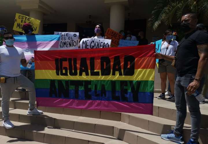 Comunidad LGTBI exige a la Corte que se pronuncie sobre matrimonio igualitario 