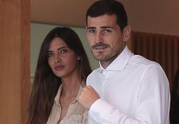 Iker Casillas junto a su esposa Sara Carbonero. Foto: AP