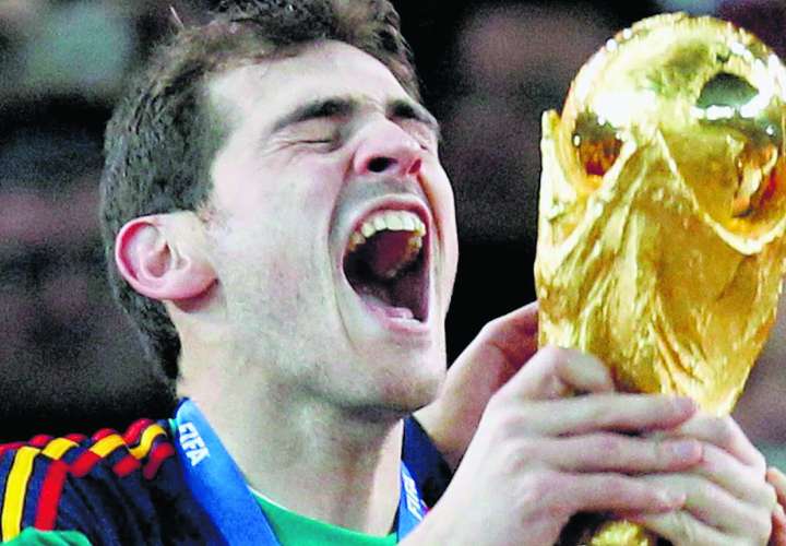 Iker Casillas alzó la Copa Mundial en Sudáfrica 2010. / EFE