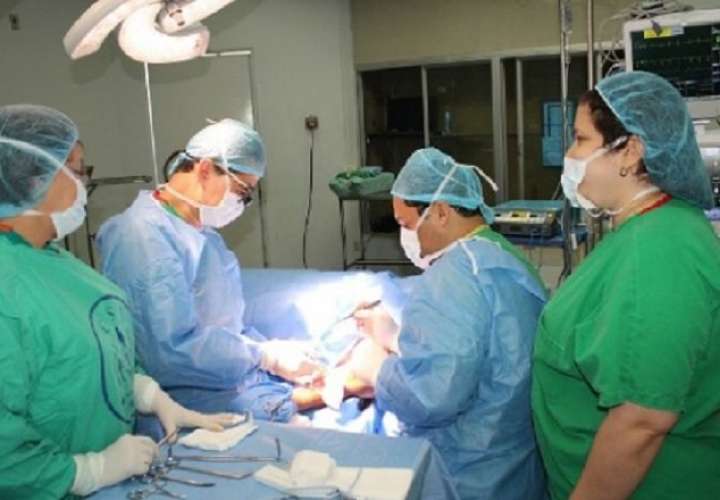 Primer trasplante de médula ósea a un paciente no relacionada