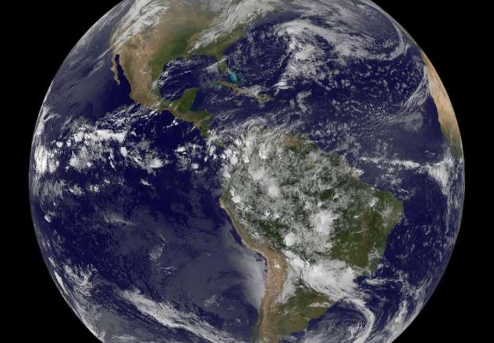 Vista de una imagen de satélite facilitada por la NASA y por la Administración Nacional para el Océano y la Atmósfera de EE.UU. (NOAA) del continente americano. EFEArchivo 