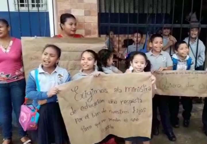 Cierran escuela Victoriano Lorenzo, exigen docentes 