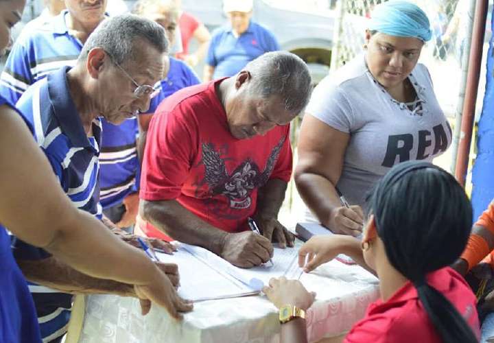 Más de mil familias esperan titulación tierras en Colón