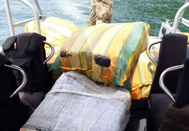 Hallan cargamento de droga flotando en isla Taboguilla