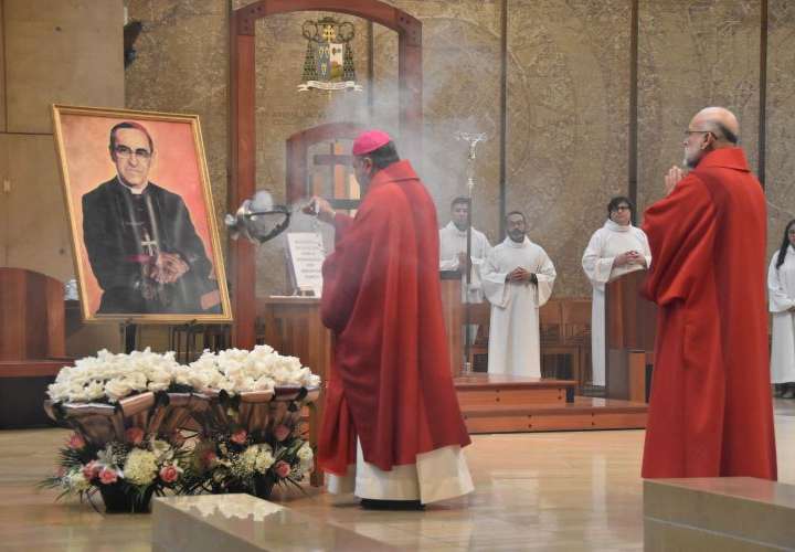 Canonizan a Óscar Romero y Pablo VI 