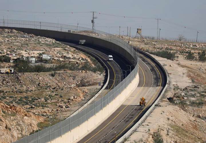 Israel inaugura autopista con carriles exclusivos 