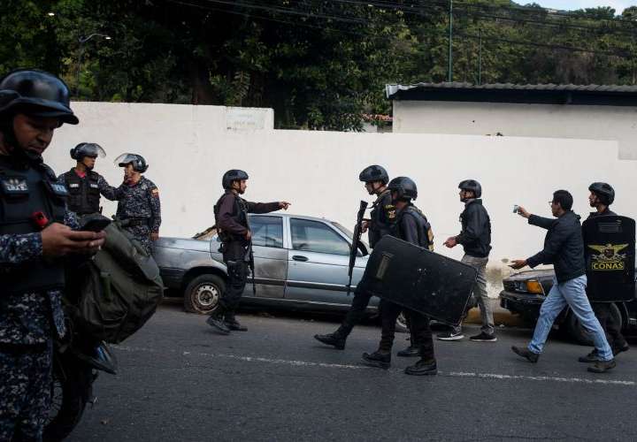 Frustran alzamiento de militares en Venezuela