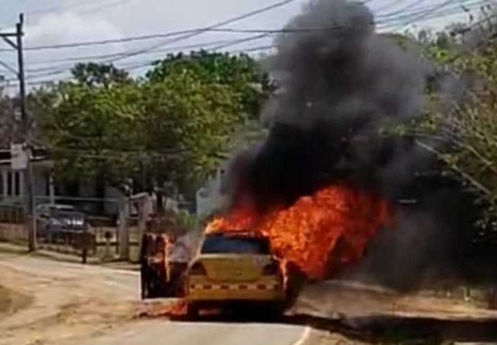 Taxi arde en Veraguas 